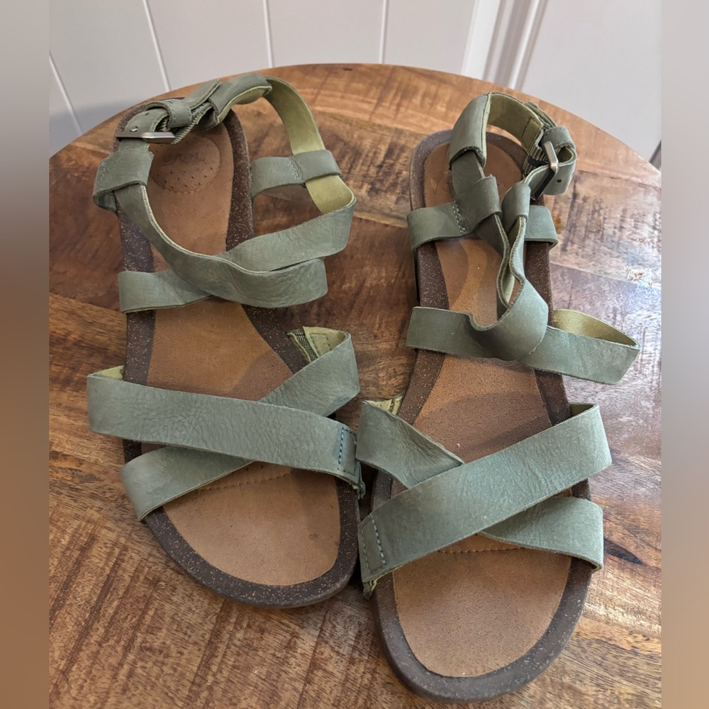 Teva  Mahonia  Green Leather Wedge Sandals size 11